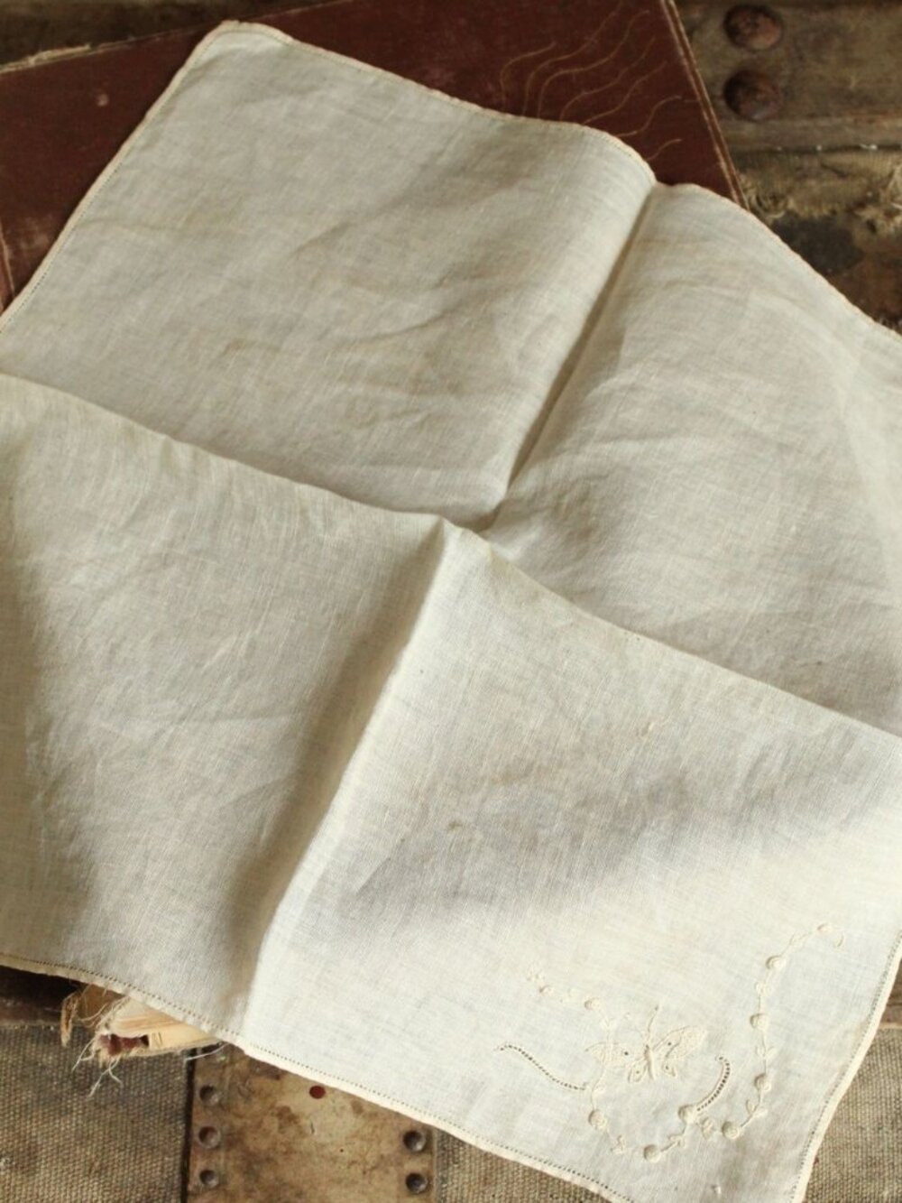Vintage 1930s Handkerchief,  Hand Plant Dyed Vintage Hankie in Mottled Dusty Pin